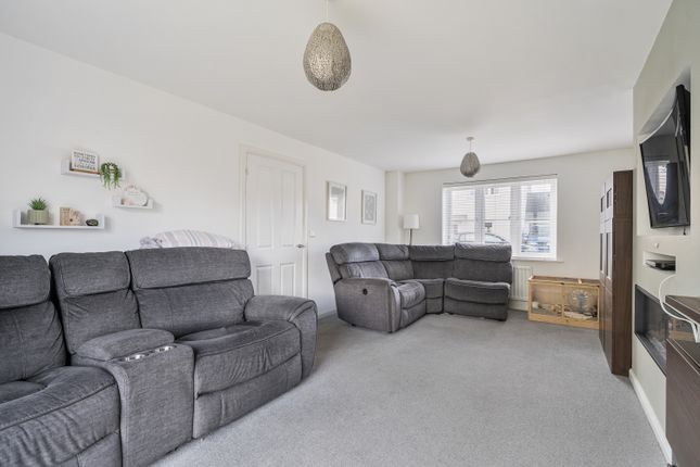 2, Sword Close, Barnstaple photo 4