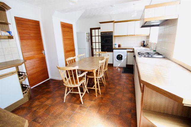 59, Clifton Rise, Windsor photo 4