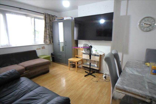 5, Mathews Ave, East Ham photo 2