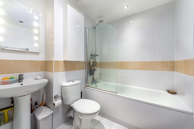 Flat 69, Chapel Court, Romford photo 5
