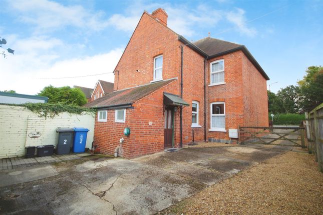 Cottage for sale in The Terrace, Knowl Hill, Reading