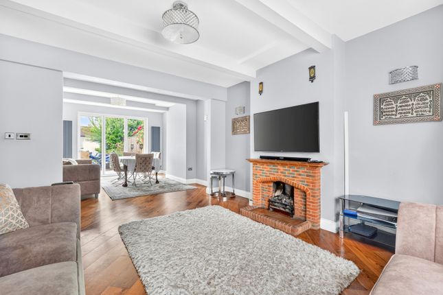 30, Briar Avenue, London photo 4