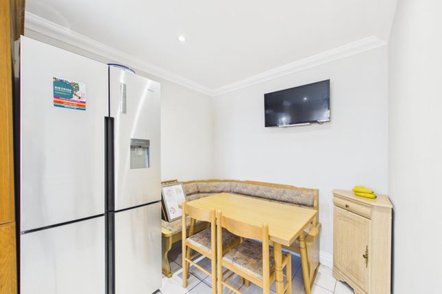 5, Frodsham Way, Sandhurst photo 4