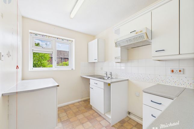 14 William Hill Drive, Aylesbury photo 3