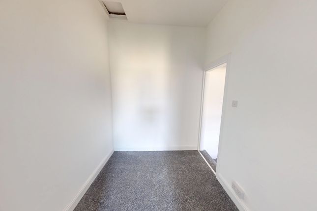 12, Loris Street, Bradford photo 4