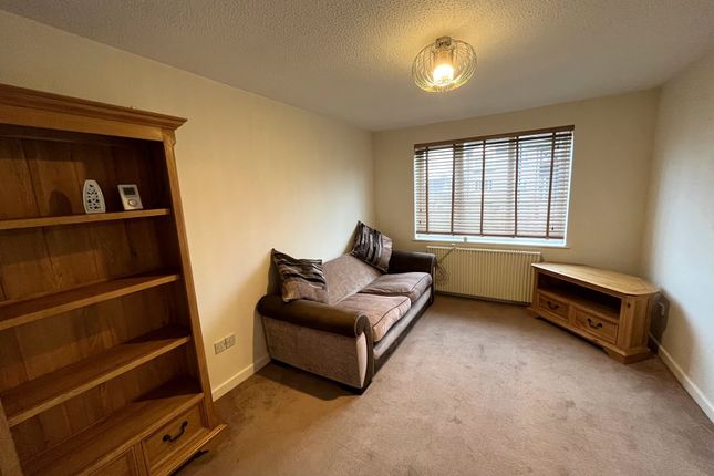 Flat to rent in The Toose, Yeovil