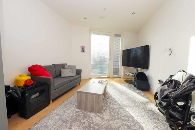 1-bed flat on 19, Yardley Court, West Drayton, £250,000