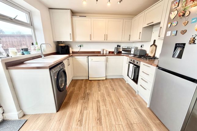 26, Blakeley Walk, Dudley photo 3