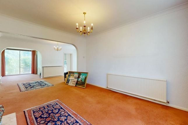2, Kimble Crescent, Bushey photo 3