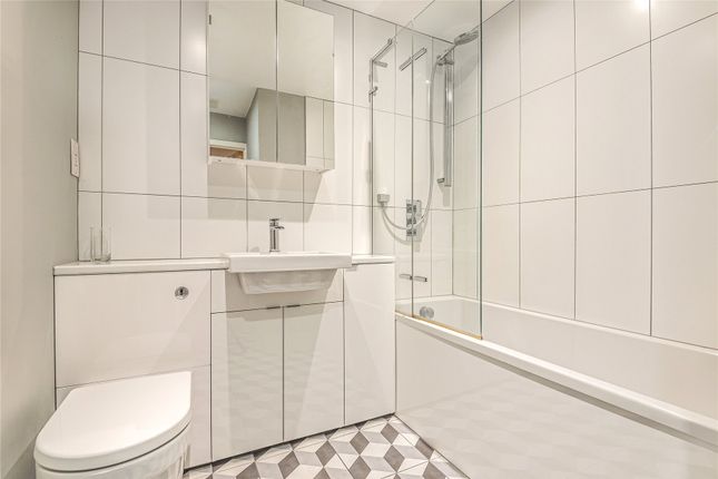 Flat for sale in Millharbour, London