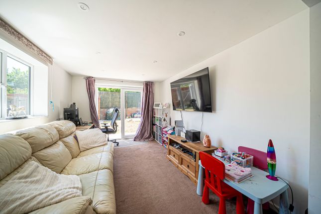 4 Jenson Gardens, Andover photo 2