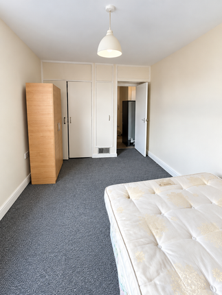 54, Churchill Place, Harrow photo 4