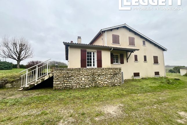 Villa for sale in Juillac-Le-Coq, Charente, Nouvelle-Aquitaine