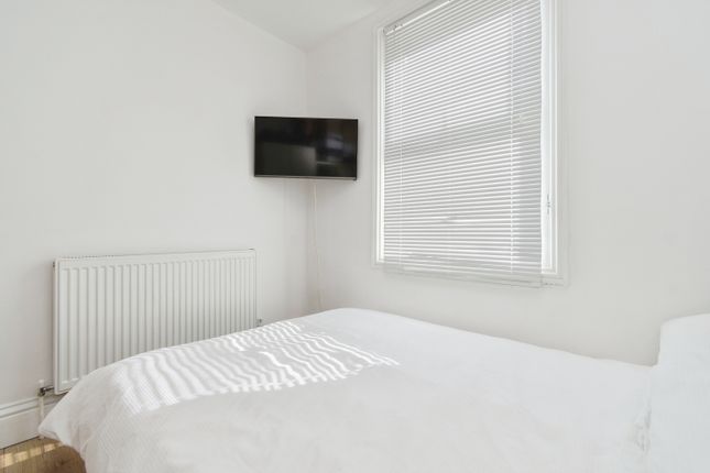 Flat for sale in Lincoln Road, South Norwood