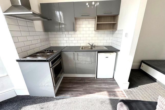 Flat 5, 61 Newbridge Crescent, Wolverhampton photo 5