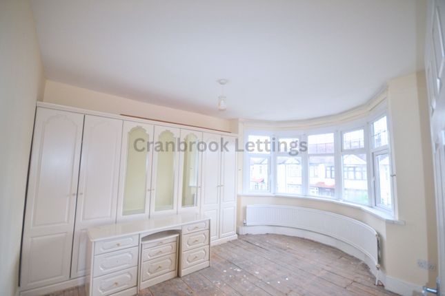60, Ridgeway Gardens, Ilford photo 4