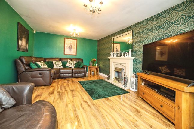 137, Kingfisher Drive, Wombwell Barnsley photo 2