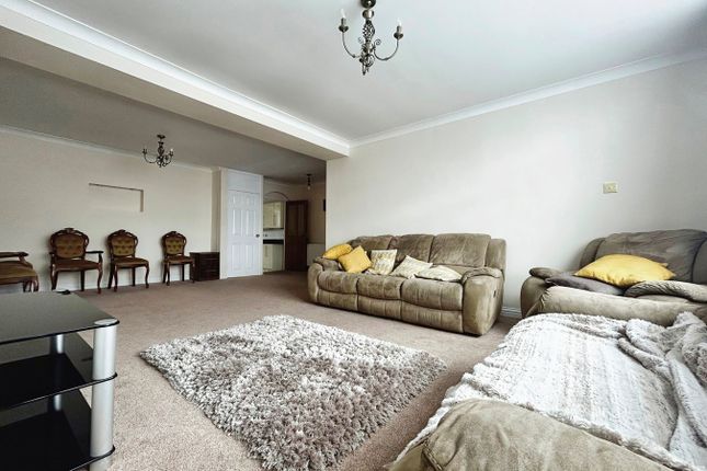 Terraced house to rent in Humber Way, Langley