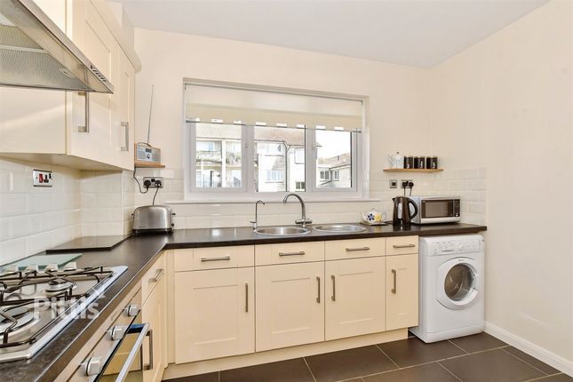 42, Shanklin Towers, Shanklin photo 3