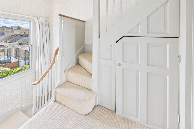 Cam02545G0-Pr0486-Still038