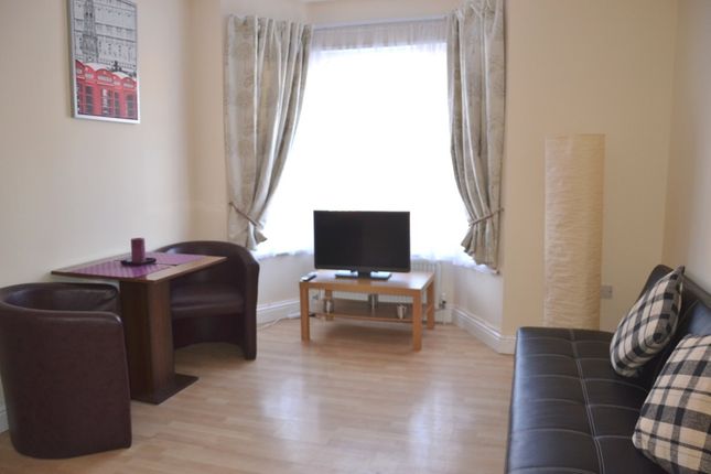 Flat to rent in Station Road, Harrow