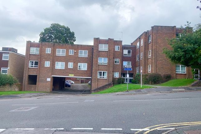 Flat to rent in Harvey Road, Guildford