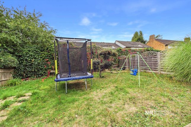 79, Mansfield Road, Chessington photo 4