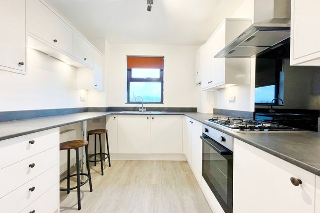 7 Oak Manor, 130 Hales Road, Cheltenham photo 2