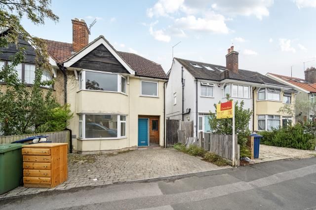 3-bed semi-detached on Kennett Road, Oxford, £2,000/mo