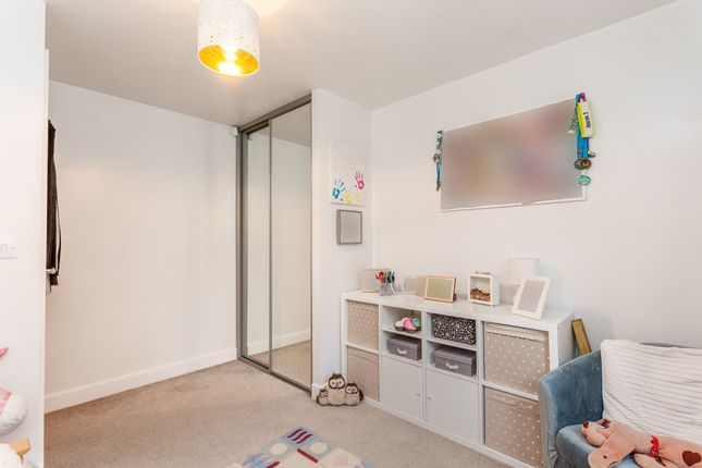 Flat for sale in Birch Close, York