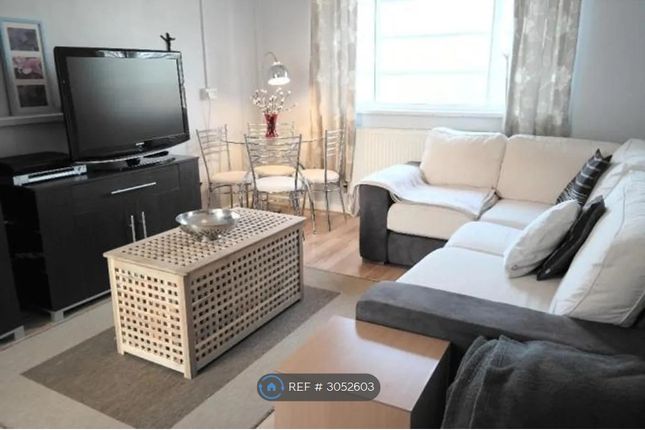 Flat, Gunnersbury Court Bollo Lane, London photo 2