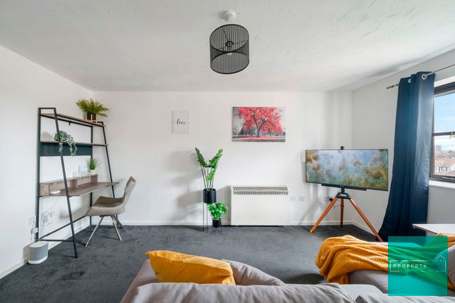 Flat to rent in Flat, Somerset Hall, Creighton Road, London
