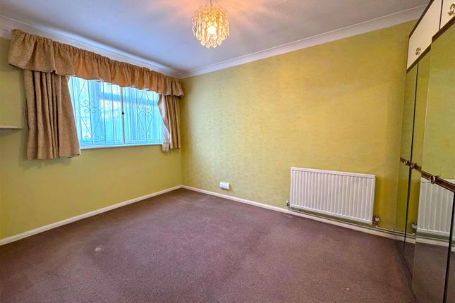 8, Lutterworth Close, Worcester photo 3