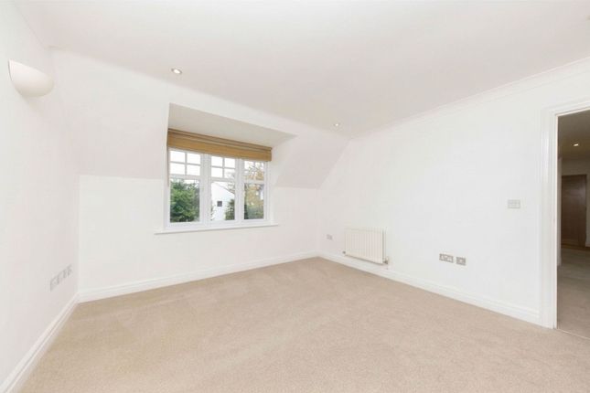 Flat 5, Burleigh Mansions, Walton-On-Thames photo 3