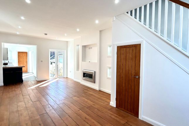 105 Basford Park Road, Newcastle photo 2