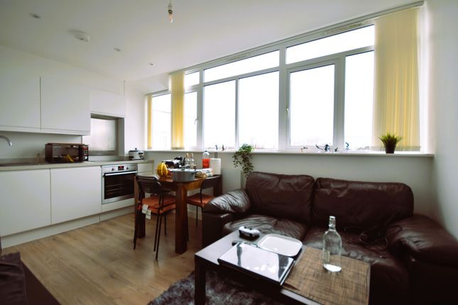 Flat 8, Jukes House, Epsom photo 3