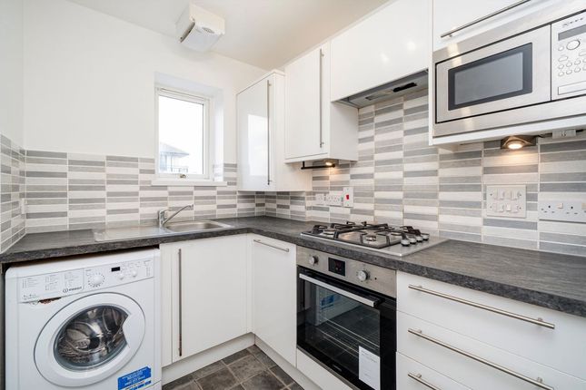 North Lodge, Wesley Avenue, London photo 4