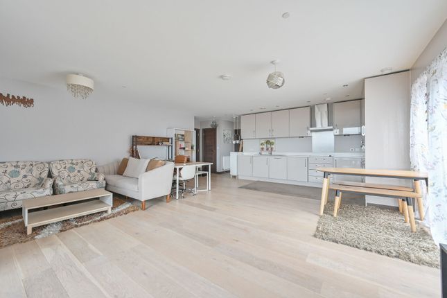 Chiltern Court, Watford photo 3