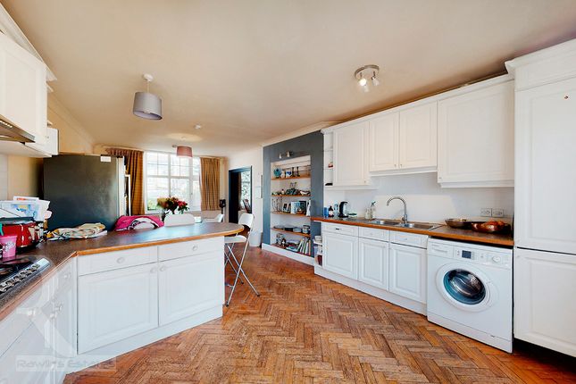 Flat for sale in Stanhope Court, London