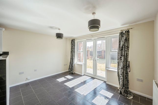 55, Kingfisher Way, Scunthorpe photo 4