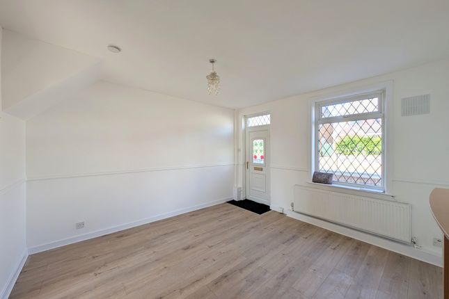 24, Common Ing Lane, Wakefield photo 4