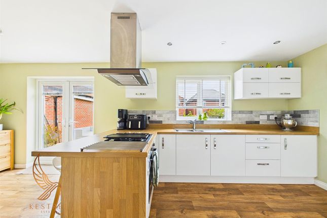6, Stubbs Close, Pontefract photo 4