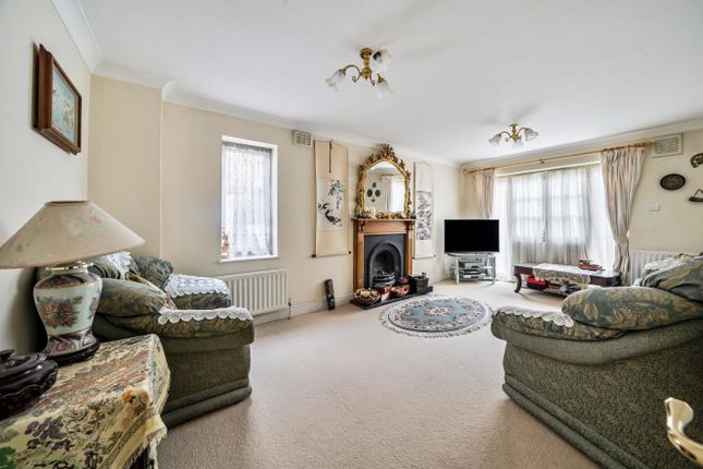 3, Applewood Close, Ickenham photo 2