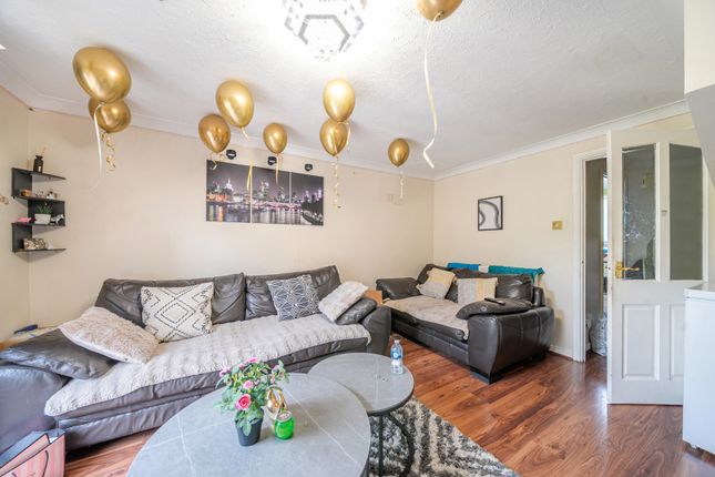12, Troon Close, London photo 4