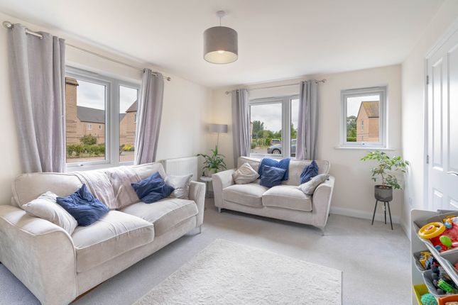 37 Mistle Thrush Drive, Cambridge photo 2