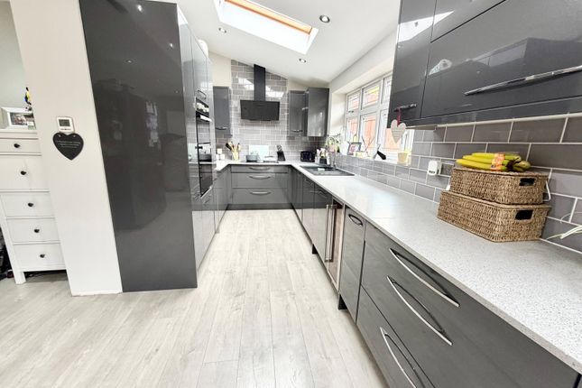 42, Wychbury Road, Brierley Hill photo 2