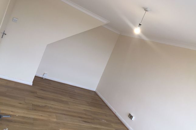 14 Kirby Close, Ilford photo 4
