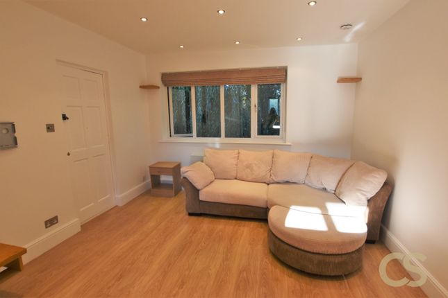 7, Willowdene Mill Lane, Hertford photo 3