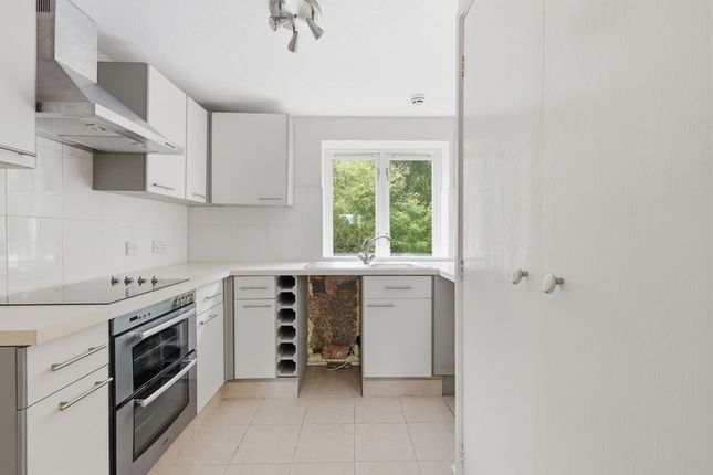 18 Castile Court, Eleanor Way, Waltham Cross photo 2