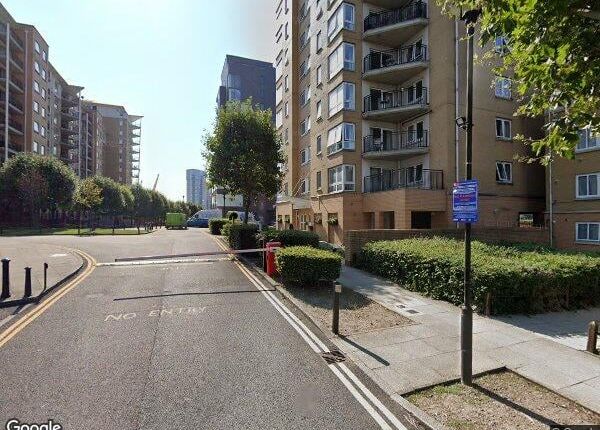 Newport Avenue, London photo 3
